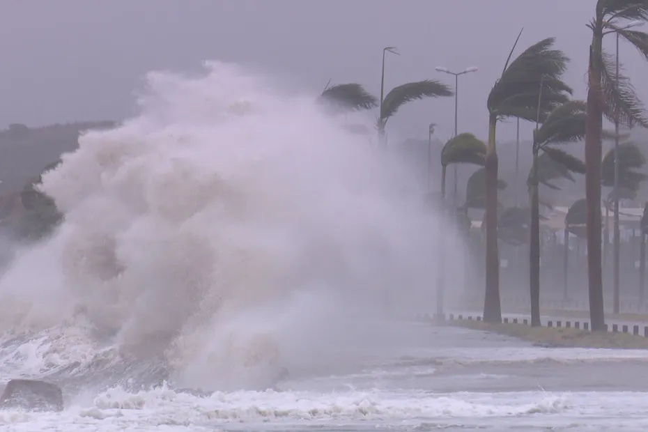 Forte houle sur le littoral à Nouméa